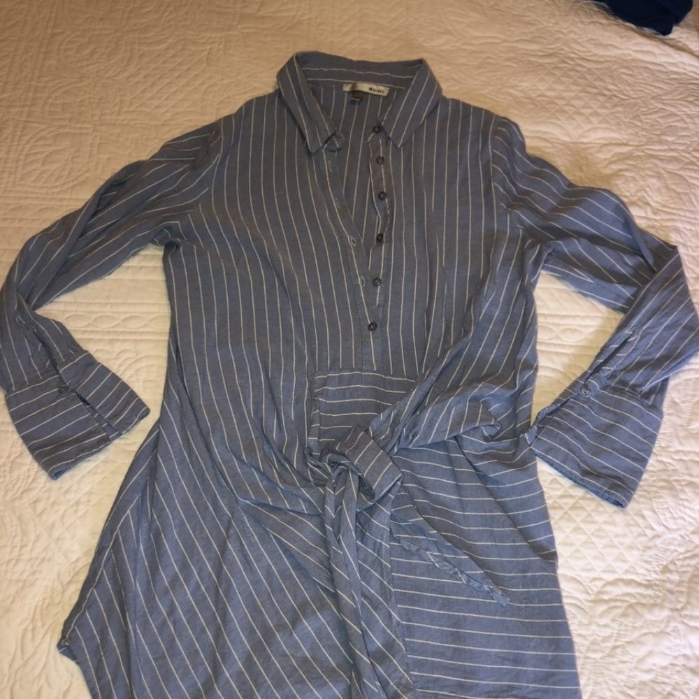 Blue white stripe top